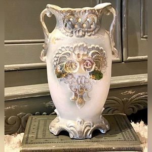 Gorgeous vintage ceramic vase